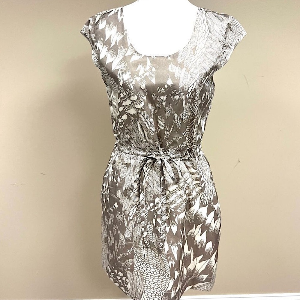 Banana Republic Elegant Golden Tan Patterned Dress